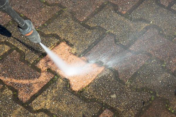 Gutter Cleaning and Brightening: Essential for Omaha Homes