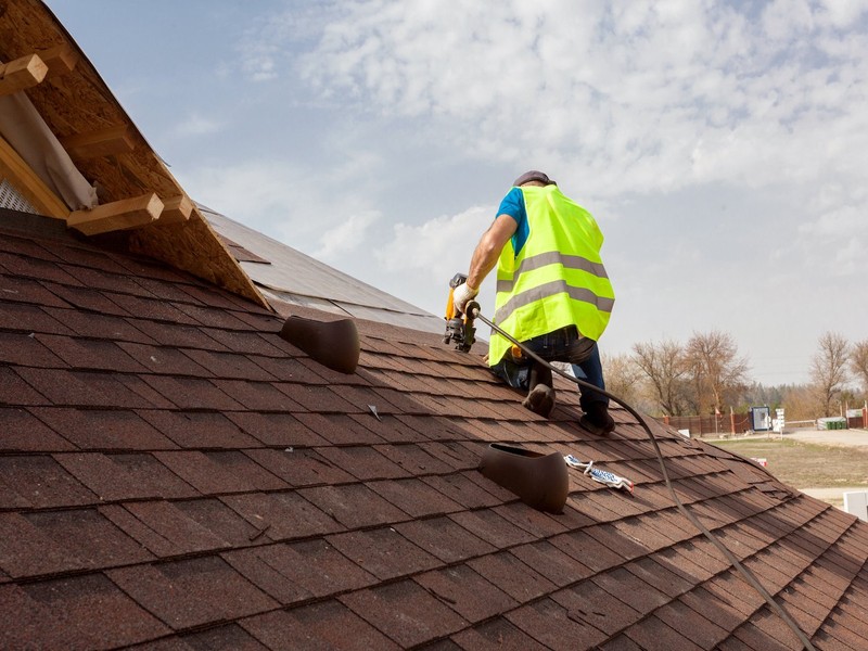 Professional Roofing contractor Ensuring Safe and Secure Roof Structures